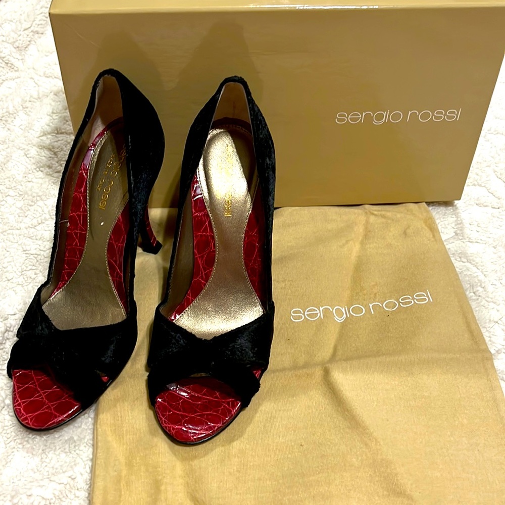 NIB Authentic Sergio Rossi Nero Velvet Pumps size 35 1/2